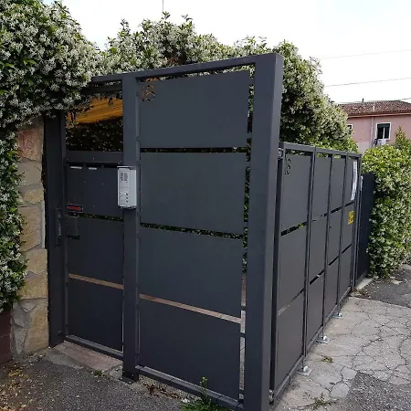 Penzion Dora Baltea Monolocale Primo Piano Mansarda Secondo Piano Verona