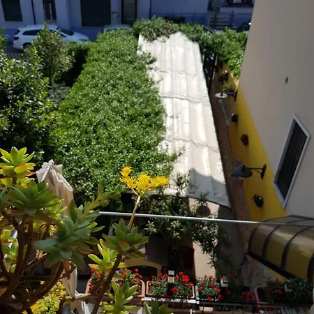 Dora Baltea Monolocale Primo Piano Mansarda Secondo Piano Penzion Verona