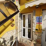 Dora Baltea Monolocale Primo Piano Mansarda Secondo Piano Pensión Verona