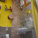 Dora Baltea Monolocale Primo Piano Mansarda Secondo Piano Verona