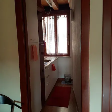 Dora Baltea Monolocale Primo Piano Mansarda Secondo Piano Βερόνα