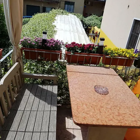 Dora Baltea Monolocale Primo Piano Mansarda Secondo Piano Βερόνα