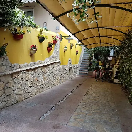 Dora Baltea Monolocale Primo Piano Mansarda Secondo Piano Πανσιόν *