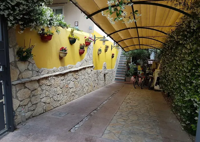 Dora Baltea Monolocale Primo Piano Mansarda Secondo Piano Gasthof *