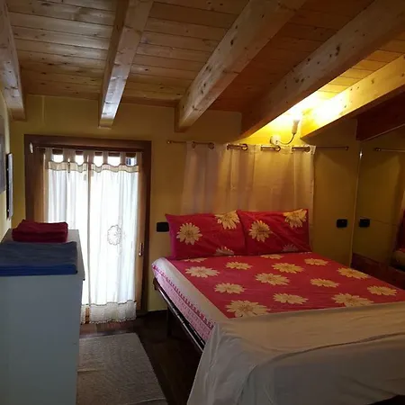 Dora Baltea Monolocale Primo Piano Mansarda Secondo Piano ヴェローナ