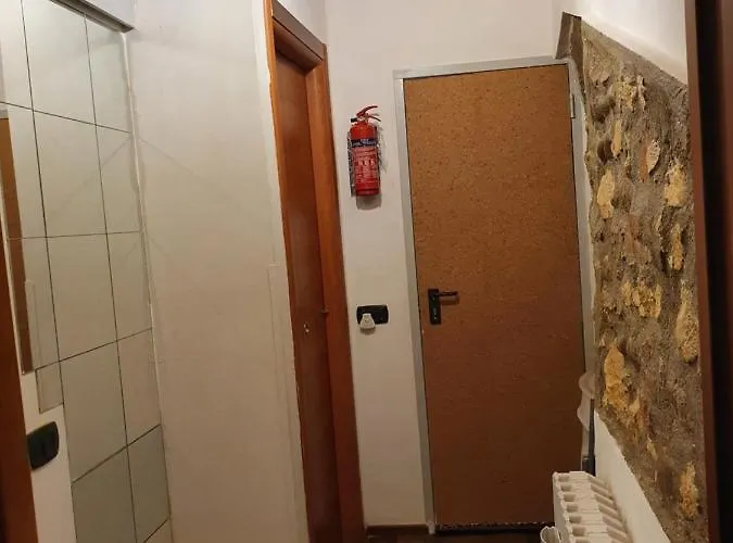 Dora Baltea Monolocale Primo Piano Mansarda Secondo Piano Pensjonat