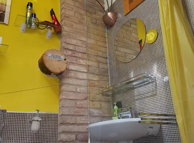 Dora Baltea Monolocale Primo Piano Mansarda Secondo Piano فيرونا