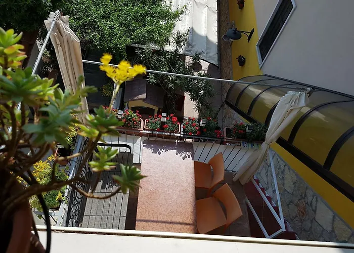 Dora Baltea Monolocale Primo Piano Mansarda Secondo Piano Pensjonat