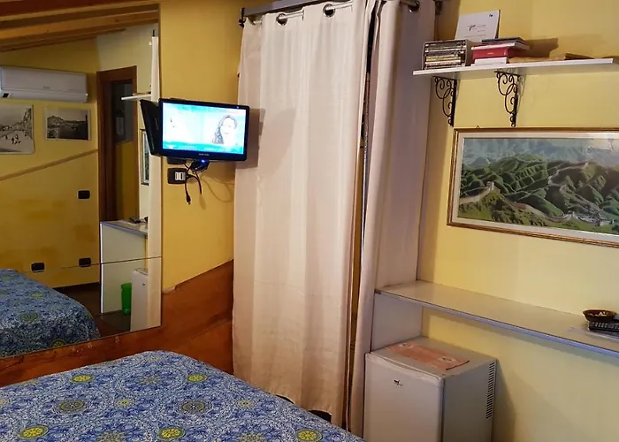Dora Baltea Monolocale Primo Piano Mansarda Secondo Piano * Werona