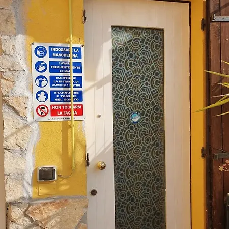 Dora Baltea Monolocale Primo Piano Mansarda Secondo Piano Maison d'hôtes *