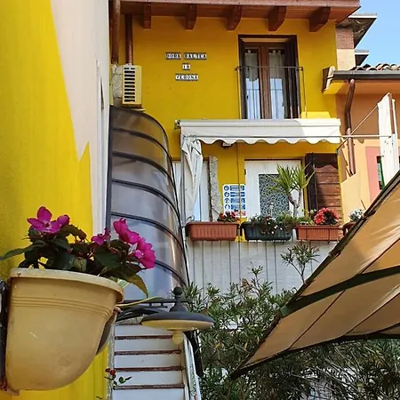 Dora Baltea Monolocale Primo Piano Mansarda Secondo Piano Maison d'hôtes Vérone