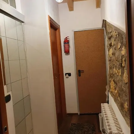 Dora Baltea Monolocale Primo Piano Mansarda Secondo Piano Maison d'hôtes