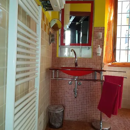 Maison d'hôtes Dora Baltea Monolocale Primo Piano Mansarda Secondo Piano *