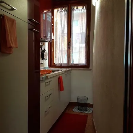 Dora Baltea Monolocale Primo Piano Mansarda Secondo Piano Vérone