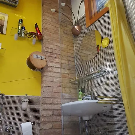 Dora Baltea Monolocale Primo Piano Mansarda Secondo Piano 维罗纳