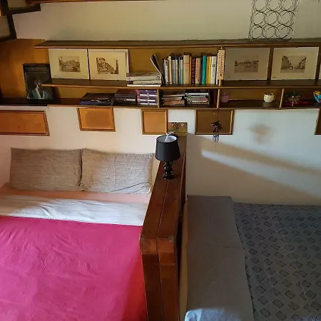 Dora Baltea Monolocale Primo Piano Mansarda Secondo Piano Maison d'hôtes Vérone