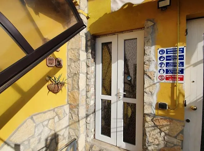 Dora Baltea Monolocale Primo Piano Mansarda Secondo Piano Penzion Verona