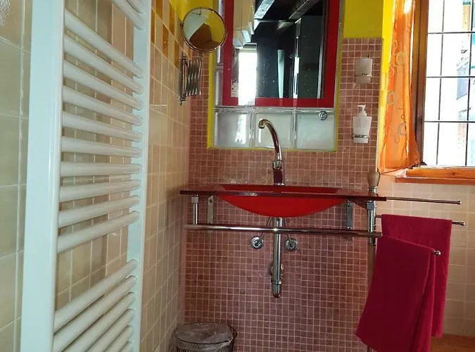 Penzion Dora Baltea Monolocale Primo Piano Mansarda Secondo Piano *