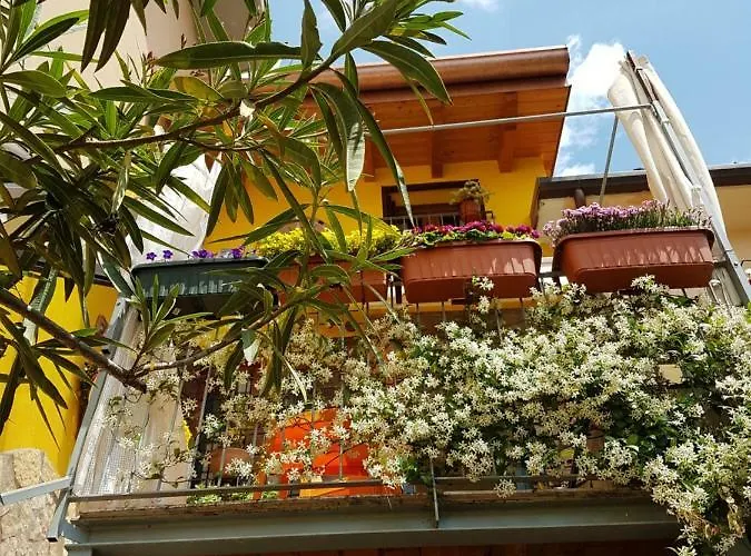 Dora Baltea Monolocale Primo Piano Mansarda Secondo Piano Penzion Verona