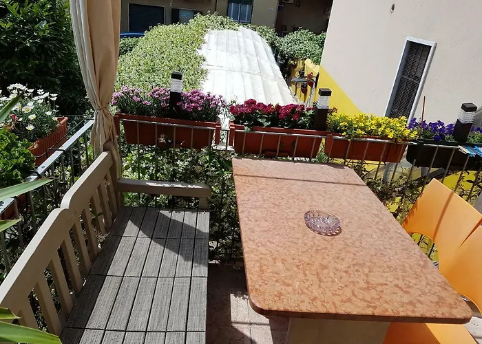 Dora Baltea Monolocale Primo Piano Mansarda Secondo Piano Verona