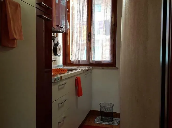 Dora Baltea Monolocale Primo Piano Mansarda Secondo Piano Verona