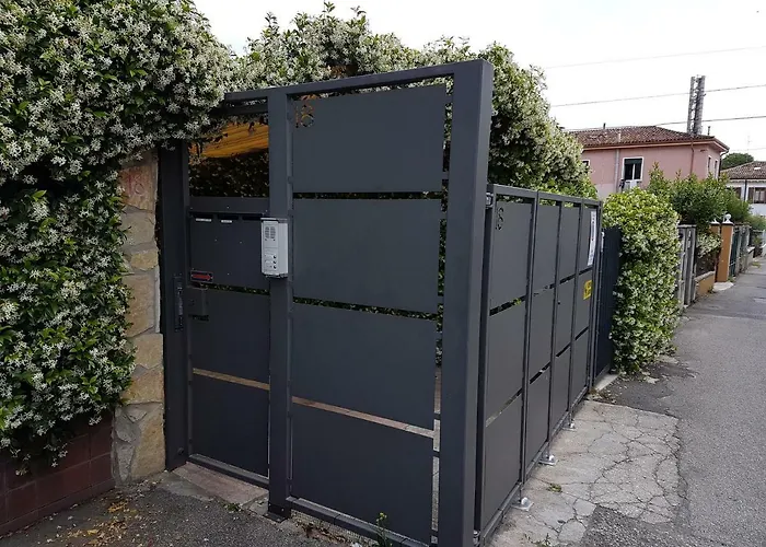 Penzion Dora Baltea Monolocale Primo Piano Mansarda Secondo Piano Verona